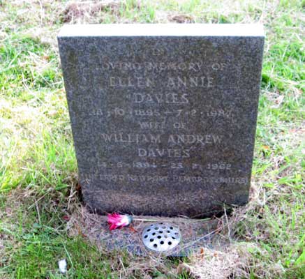 pett-grave2